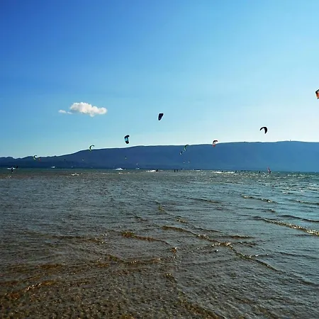 Apartmani More Komarna Pensión