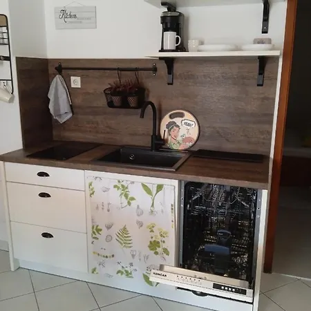 Apartmani More Komarna Pensión 3*