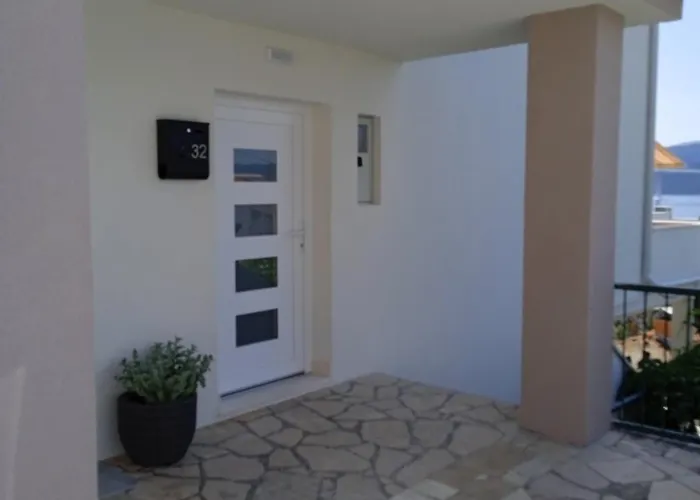 Apartmani More Komarna 3*