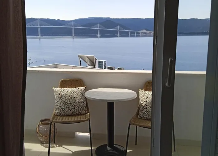 Apartmani More Komarna Komarna