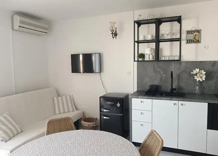 Apartmani More Komarna Komarna