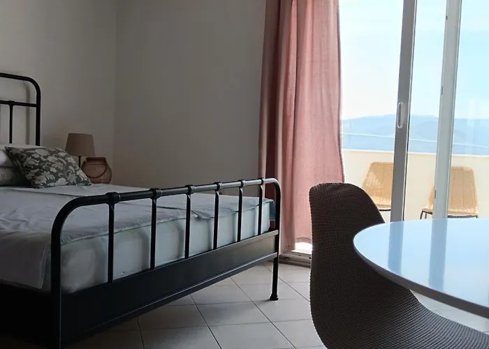 Apartmani More Komarna Komarna