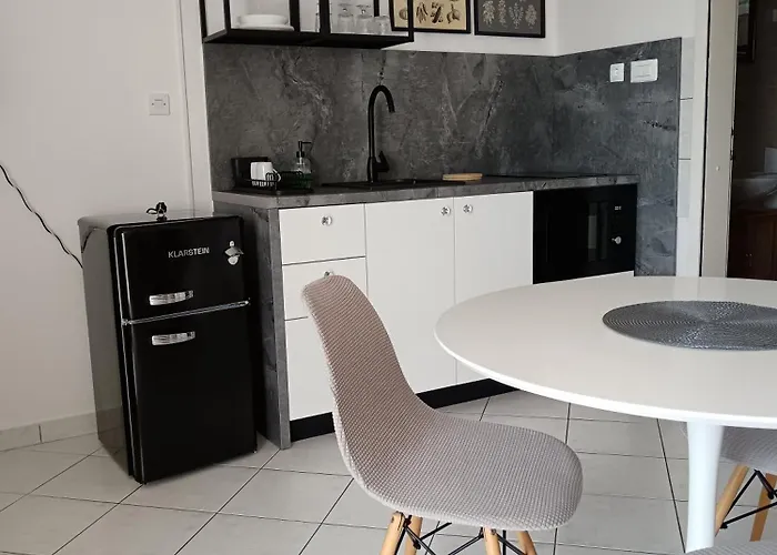 Apartmani More Komarna 3*