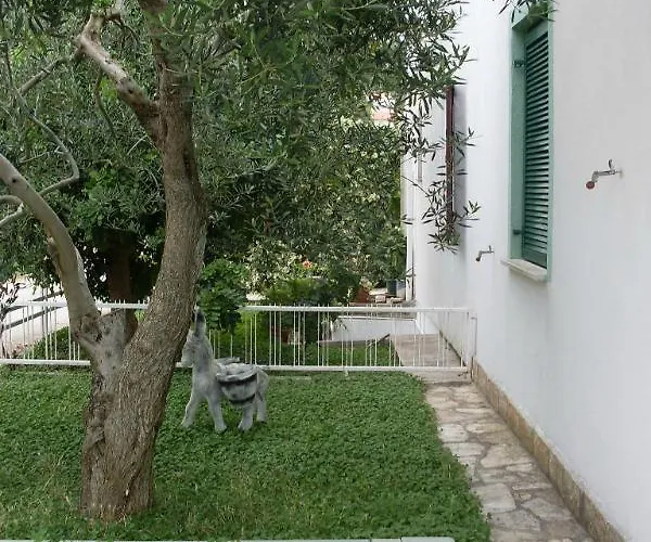 Apartmani More Komarna Maison d'hôtes
