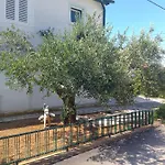 Pensjonat Apartmani More Komarna 3*