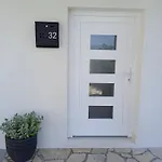 Pensjonat Apartmani More Komarna 3*