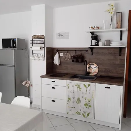 Apartmani More Komarna *