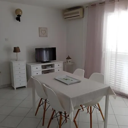 Apartmani More Komarna Komarna