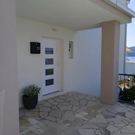 Apartmani More Komarna *