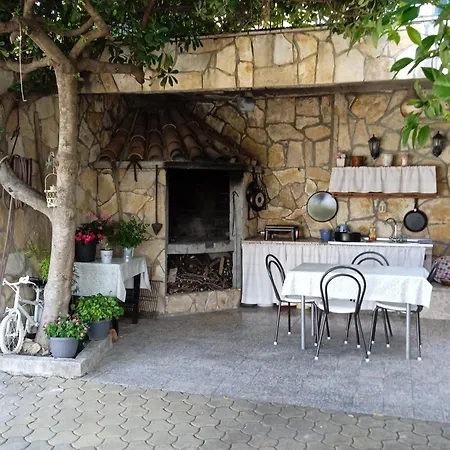 Gostinjska kuća Apartmani More Komarna
