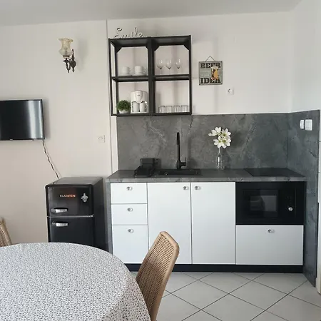 Apartmani More Komarna 3*
