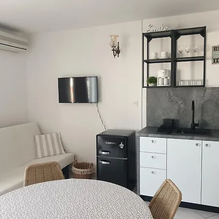 Apartmani More Komarna Komarna