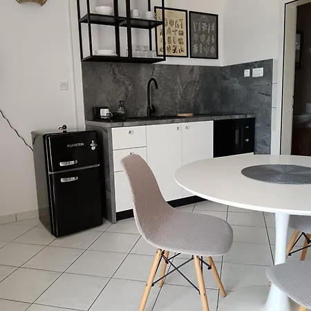 Apartmani More Komarna 3*