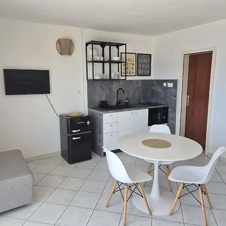 Apartmani More Komarna