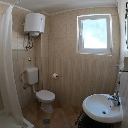 Pensionat Apartmani More Komarna 3*