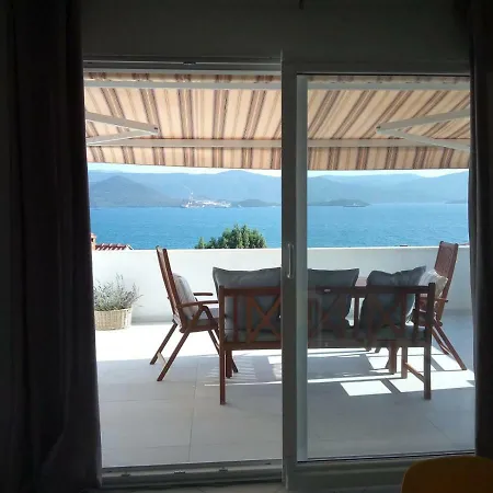 Apartmani More Komarna