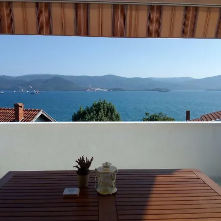 Apartmani More Komarna